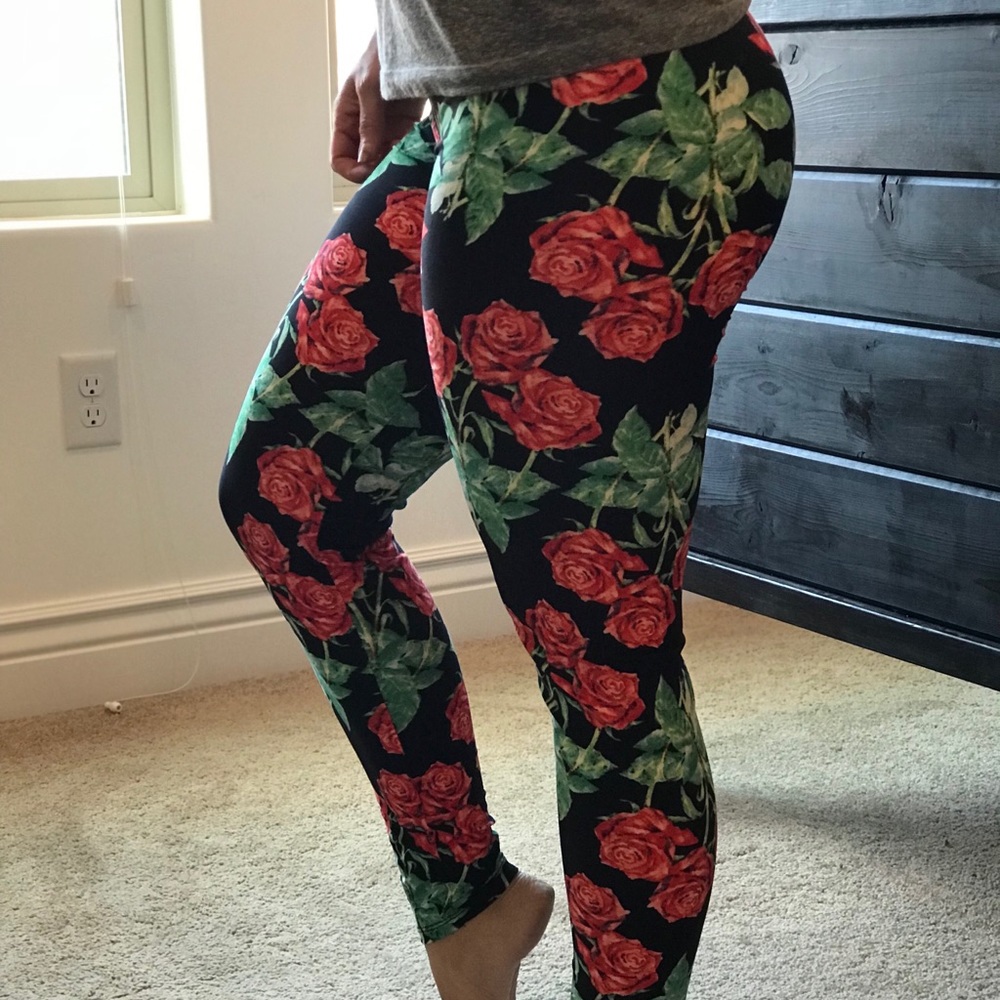 Buttery soft Gorgeous Floral Rose Leggings TC